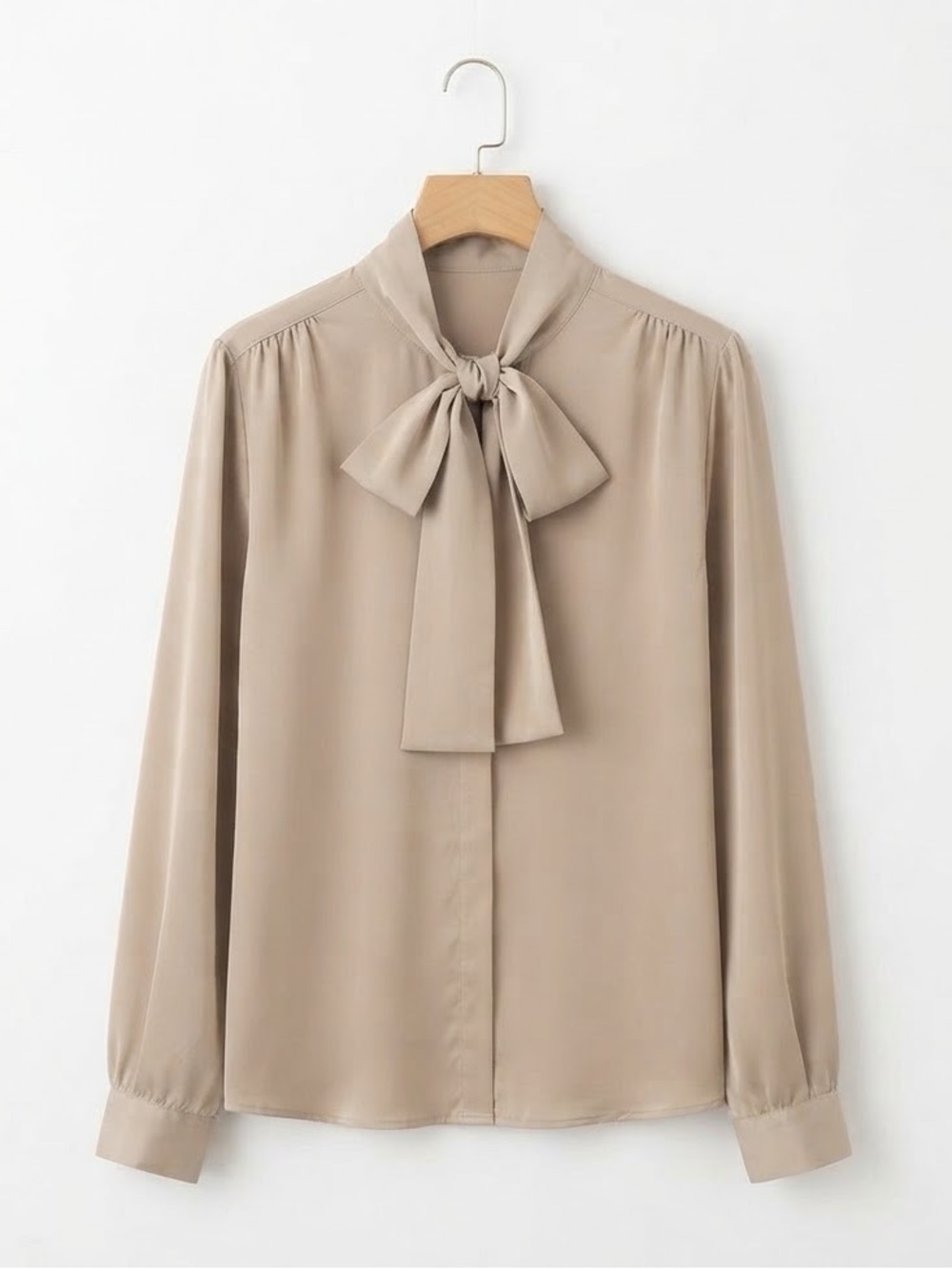 Vintage Women’s Silky Blouse Bow Tie Beige Size 16 Poet Core